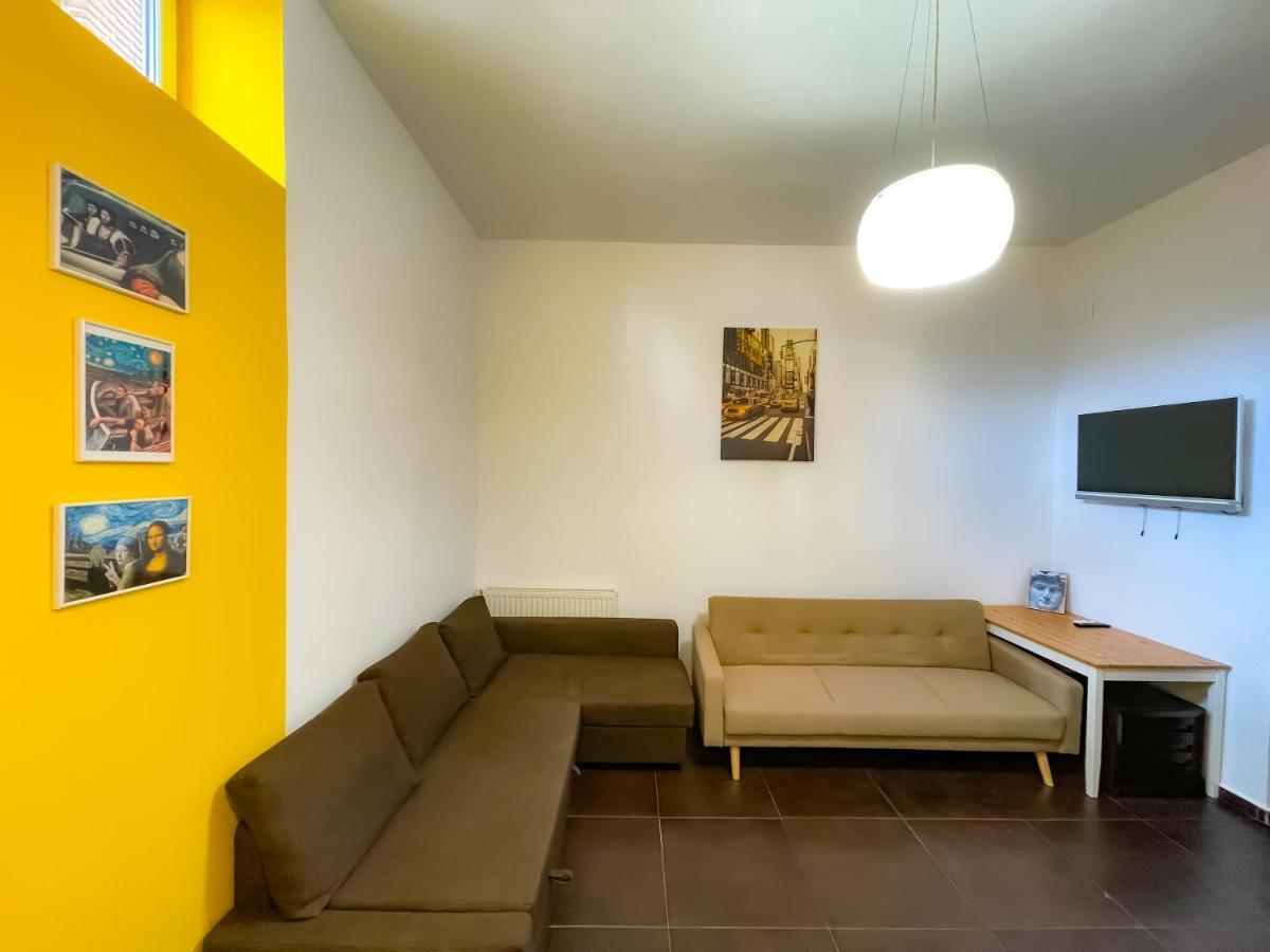 Cool Flat With Hot Tub In The Old Town Apartment Bucharest Exterior photo