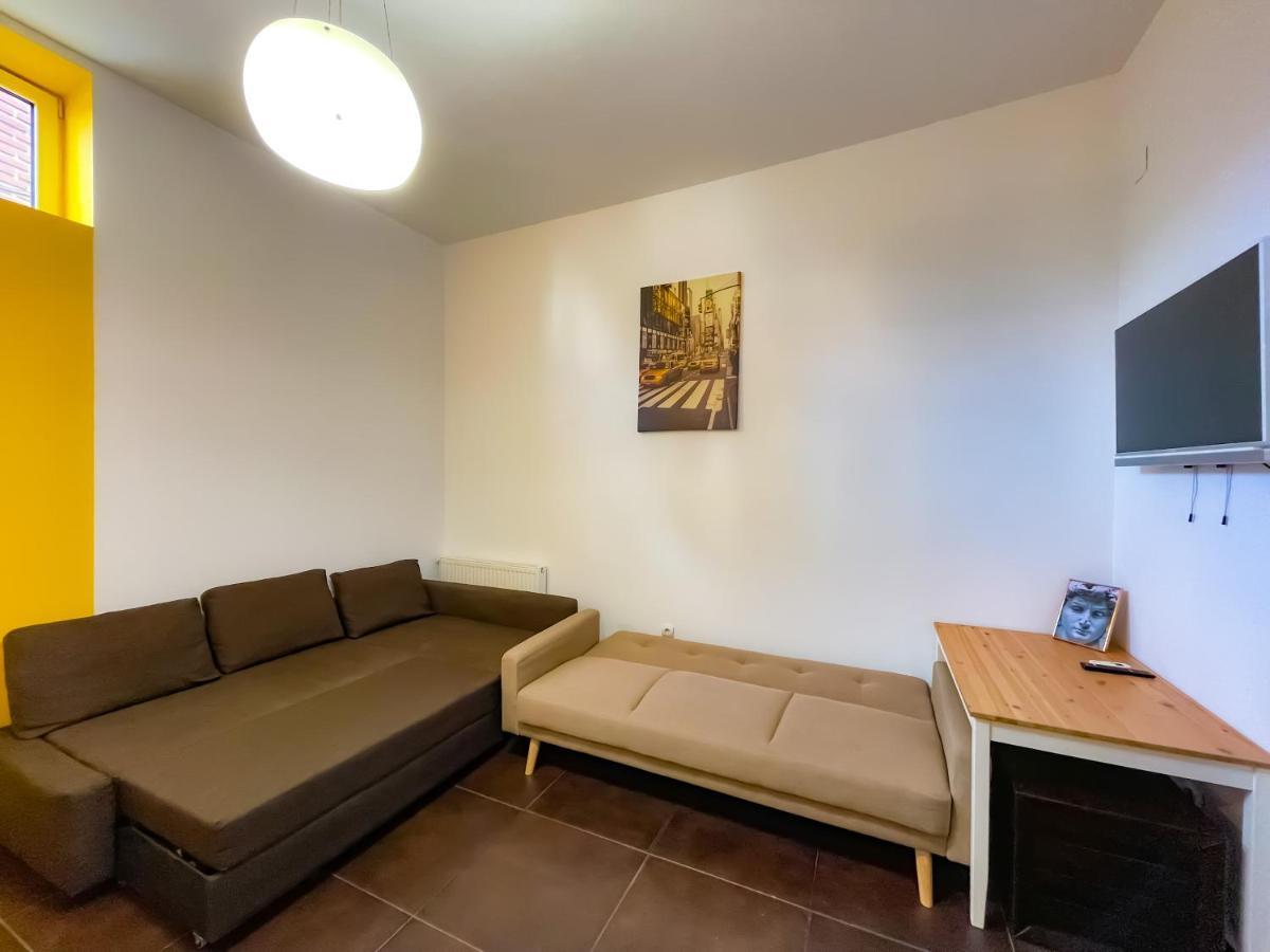 Cool Flat With Hot Tub In The Old Town Apartment Bucharest Exterior photo
