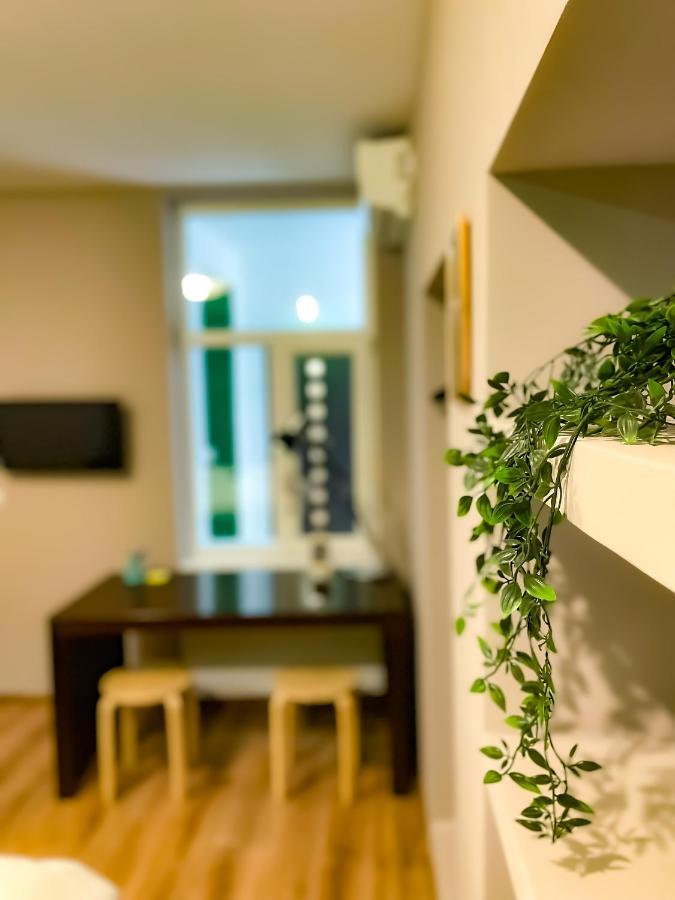 Cool Flat With Hot Tub In The Old Town Apartment Bucharest Exterior photo