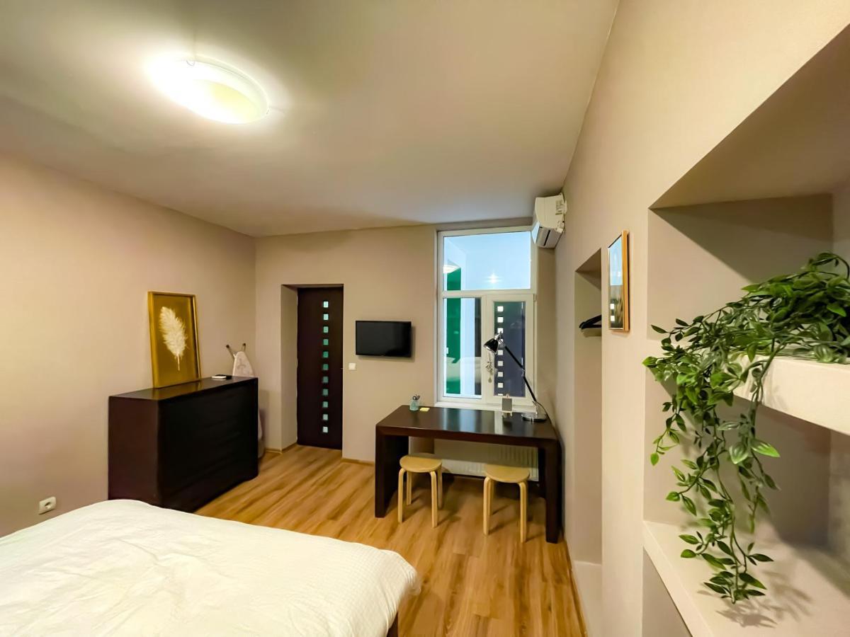 Cool Flat With Hot Tub In The Old Town Apartment Bucharest Exterior photo