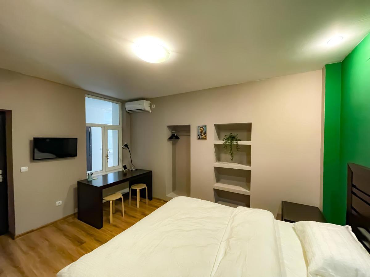 Cool Flat With Hot Tub In The Old Town Apartment Bucharest Exterior photo
